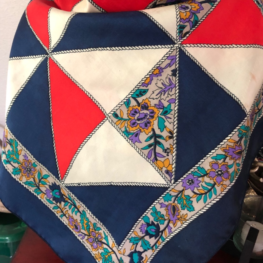 Scarves - Picture 4 of 6